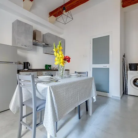 Апартаменты Stylish 1br In Gzira